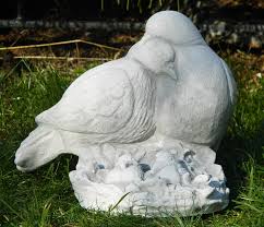 Im garten können sie auf verschiedene abschreckmethoden setzen, um tauben abzuwehren. Betonfigur Vogelfigur Tauben Paar Sitzend Mit Nachwuchs Im Nest Gartenfigur Tierfigur Fur Garten Oder Wohnbereich Js Gartendeko Seit 1997