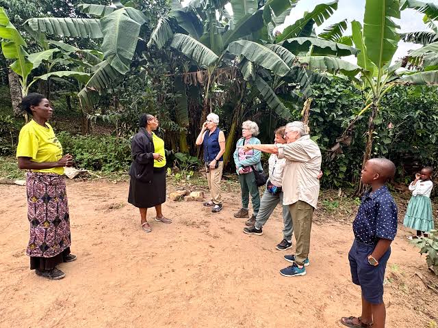 How to easily communicate with locals on a Uganda safari - Native Africa  Tours