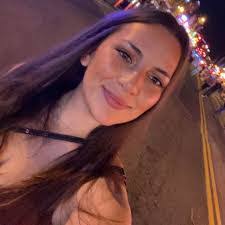 Ashley Simms's Instagram, Twitter & Facebook