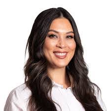 Lisa Mares's Instagram, Twitter & Facebook