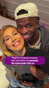 Nos stories, a apresentadora do SBT mostrou um canto do banheiro onde  organizou seus produtos de uso diário, incluindo até a escova de dente.  "Meu espaço no banheiro", escreveu, em tom de brincadeira, ...