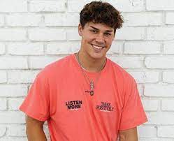 Noah Beck 16 Facts About The Tiktok Star You Need To Know Popbuzz