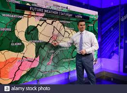 El Meteorologo Trabajando En Una Prevision Meteorologica Prediccion Para Una Estacion De Television De Washington Dc Fotografia De Stock Alamy