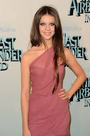 Age of extinction star nicola peltz on working with michael bay and her red carpet fashion. Nicola Peltz Then Celebrities Who Looked A Lot Different Before They Were Famous Livingly