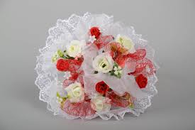 This diy wedding bouquet is easy, looks real and will last forever without breaking the bank! Madeheart Com