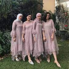 Seperti yang pernah di bahas pada model baju dari kain embos, model kebaya yang booming sejak tahun 2016. 310 Batik Ideas In 2021 Batik Dress Batik Batik Fashion
