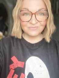 Tabitha Clews's Instagram, Twitter & Facebook