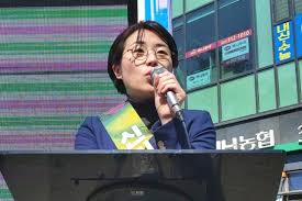 ▼▼▼ 1 안소정 (한국여성정치네트워크) 2 신지예 (한국여성정치네트워크) 3 share) 11 파랑 (한국성폭력상담소 활동가) 12 심지선 (고양파주여성민우회 대표) 13 조영숙 (수원여성회. 8zqezk1fiwfqem