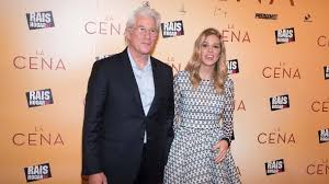 The story goes like this: Mit 69 Jahren Richard Gere Wird Wieder Vater
