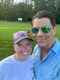 Christi Bates's Instagram, Twitter & Facebook