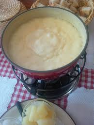 La Fondue Fribourgeoise Moitie Moitie With Bread And Potatoes Restaurant Fribourger Fondue Stubli