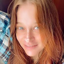 Client Spotlight! #TransformationTuesday “I've been getting a lot of  compliments and it's been a confidence boost. I'm putting a lot of work in  the gym and especially in the kitchen staying consistent