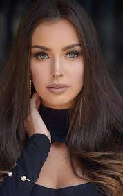 Pin By John On Her Beautiful Face Beauty Girl Brunette Beauty Beautiful Girl Face