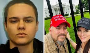 فقط في: السلطات تحدد مشتبهًا يبلغ من العمر 20 عامًا متهمًا بتعمد إشعال حريق  فرشاة في أيداهو وإطلاق النار على رجال الإطفاء المستجيبين، مما أسفر عن مقتل  اثنين. تابع التحديثات المباشرة. https://cnn.it/4ewQ247