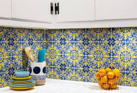 The mirrored tile backsplash contrasts nicely with the casual wicker stools. 28 Amazing Design Ideas For Kitchen Backsplashes