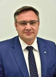 Ukończył liceum w zespole szkół ekonomicznych im. Miroslaw Suchon Wikipedia Wolna Encyklopedia
