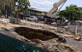 Los socavones se desarrollan cuando la roca blanda subterránea, por ejemplo la caliza, el yeso u otra roca carbonatada, se desgasta con el tiempo. Guadalajara El Municipio Metropolitano Mas Afectado Por Socavones Notisistema