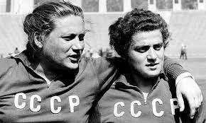 Фотография тамара пресс (photo of tamara press). Soviet Union S Tamara And Irina Press Molly Schiot