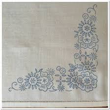 Rekatkan bunga di sekeliling penggiran meja untuk menyembunyikan simpul dari tule. 10 Contoh Gambar Motif Bordir Taplak Meja Cantik Terbaru