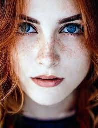 Pin By Ozgur Artan On Hermosa Red Hair Blue Eyes Red Hair Woman Blue Hair