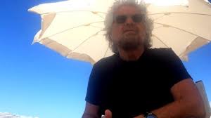 La polémica por los inmigrantes en italia hunde al cómico beppe grillo. Giornalista Denuncia Beppe Grillo Mi Ha Aggredito L Arno It