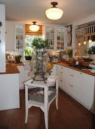 Beautiful kitchen ideas to help you organize and design your dream kitchen! Small Cottage Kitchen Houzz