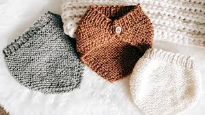 Knit multiple of these dog bandanas for different occasions, and knit them in your favorite team colors. How To Knit A Bandana Bib Cute And Easy Cj Design By Danii S Ways Youtube