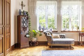 Whether it's a bijou country cottage or a studio flat, it can be tricky to create a relaxing bolt hole when your think about living room wallpaper designs to complement your lounge. How To Decorate In The English Country Style