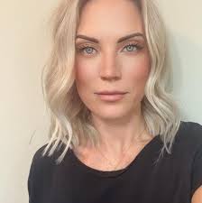 What are good places to play live music in Columbia?