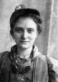 Mała dziewczynka z AK