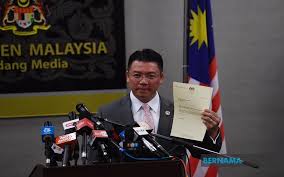Beliau berkata, keputusan itu diambil sebagai solidari kepada bekas speaker dewan rakyat. Bernama Nga Kor Ming Letak Jawatan Timbalan Speaker Dewan Rakyat