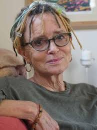 Vicki Andersen's Instagram, Twitter & Facebook