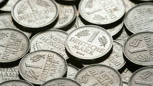 Januar 1999 trat italien der eurozone bei, womit die einführung des euros als zukünftiges zahlungsmittel gültig wurde. Deutsche Mark In Euro Umtauschen So Geht Es Ndr De Ratgeber Verbraucher