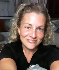 Excuse the wild hair ! 4 days of applying Frangipani Oil has left my hair  slightly wild but very soft lol 😂 Ok i need your help 🙏 Just over 4 months