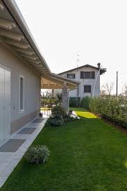 Ville Colombera Giardino Classico Di 2p Costruzioni Srl Classico Homify Colori Esterni Casa Moderna Tinte Esterni Casa Pittura Esterni Casa