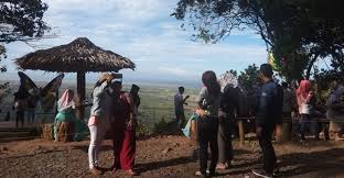 We did not find results for: Ribuan Wisatawan Kunjungi Tempat Wisata Alam Gunung Pinang