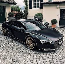 Mattschwarzer Audi R8 Mit Goldenen Felgen Und Streifen Audi Audir8 R8 Audiworld Audiclub Blackmatte Germancars Luxuryca Audi Audi R8 Luxusautos