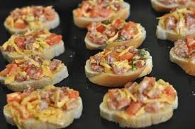 холодные закуски как накрыть стол на день рождения дешево и вкусно Letnie Prazdnichnye Blyuda Na Den Rozhdeniya Sladkij Stol Na Detskij Den Rozhdeniya Sostavlenie Menyu I Recepty Salat Zelenaya Roza