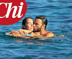 Giulio berruti e maria elena boschi sono andati in vacanza su uno yacht al largo dell'isola di ponza. Maria Elena Boschi Baci E Tenerezze In Mare Con Il Nuovo Fidanzato Giulio Berruti