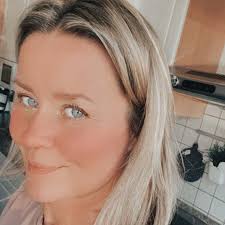 Deine Expertin für Nagelfolien von MANIFIX aus Radevormwald