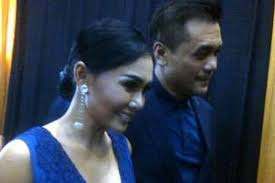 BERITA TERPOPULER: Pakaian Mulan Jameela Saat Lari Pagi Jadi Sorotan,  Hingga Luna Maya Naik Pitam Dituduh Tangisi Rencana Pernikahan Ariel Noah  dan Sophia Latjuba