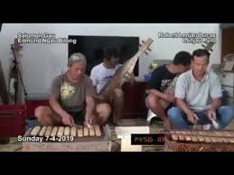 Alat musik adalah sejumlah alat untuk menciptakan musik sesuai dengan tujuan yang diinginkan. Sape Alat Muzik Tradisional Sarawak Dimainkan Dalam Majlis2 Tertentu Seperti Hari Gawai Youtube