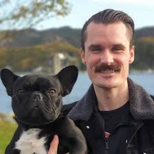 To those of you that are norwegian, just comment on norwegian that makes everything so much easiersong(s): Jaerradioen Henrik Ingebrigtsen Innom For En Oppdatering Facebook