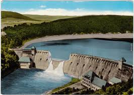 47m hohe bauwerk staut ca. Die 1943 Zerstorte Edersee Sperrmauer Edertalsperre Hemfurth Edersee Edertal Ansichtskarten Lexikon