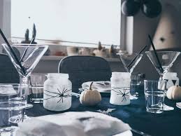 Doch die kannst du auch ganz leicht selber machen. Diy Halloween Deko Selber Machen Fur Euer Halloween Dinner Yeah Handmade