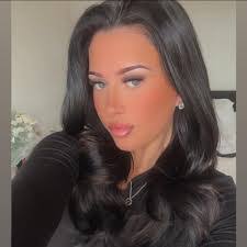 Amanda Deeley's Instagram, Twitter & Facebook