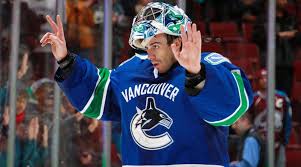 Joueur de hockey sur glace américain (fr); Former Canucks Goalie Ryan Miller Announces Retirement Offside