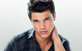 He is best known for portraying jacob black in the twilight saga film trilogy. Taylor Lautner Bio Net Worth Height Weight Boyfriend Affair Married Ethnicity Nationality Fact Career