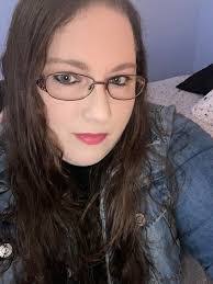 Kendra Leach's Instagram, Twitter & Facebook