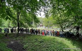 Cine a fost părintele arsenie boca? Video Cozi UriaÈ™e La Mormantul Lui Arsenie Boca DuminicÄƒ Libertatea